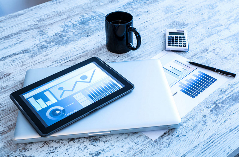 робочий стіл, планшет, графік