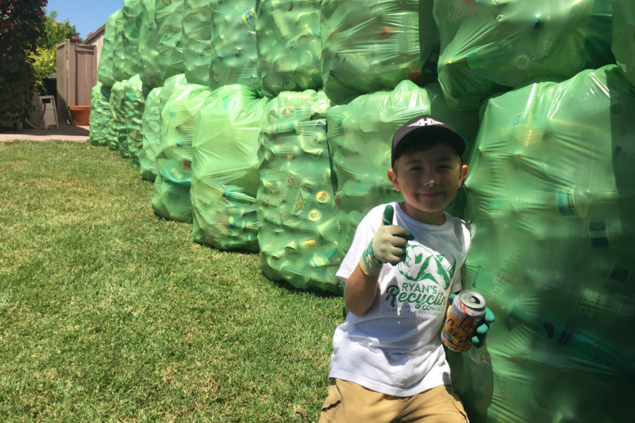 Райан Хікман збирає сміття