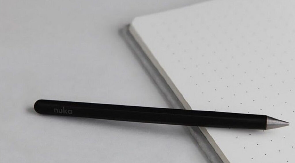 В Україні створили вічні зошит та ручку