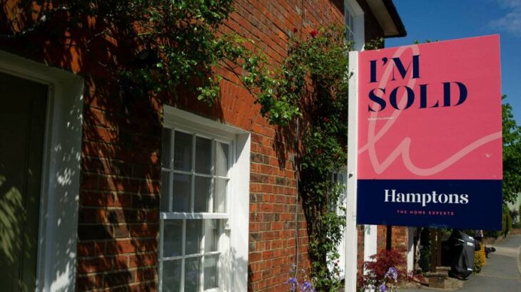 У Великобританії рекордно зріс попит на будинки за містом