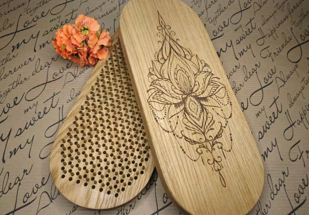 дошка з цвяхами